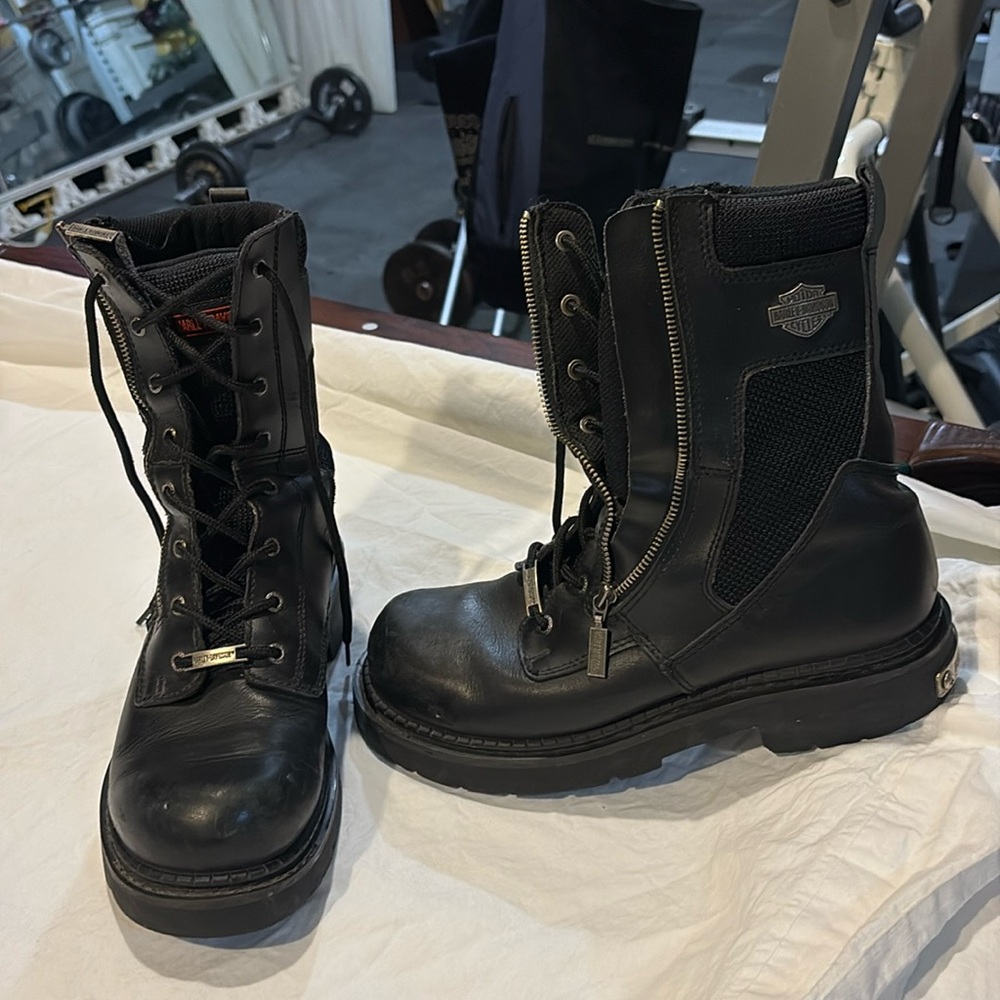Men’s black leather Harley boots